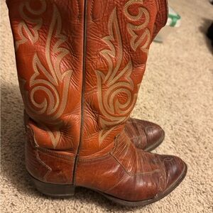Justin Vintage Leather Cowboy Boots - Brown and Tan
Men’s Sz. 8.5